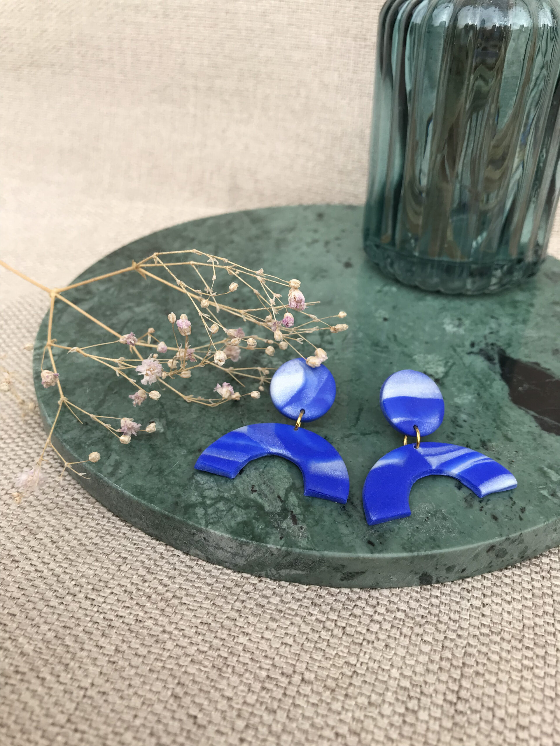 Rosy oorringen wit blauw Rosy oorringen wit blauw