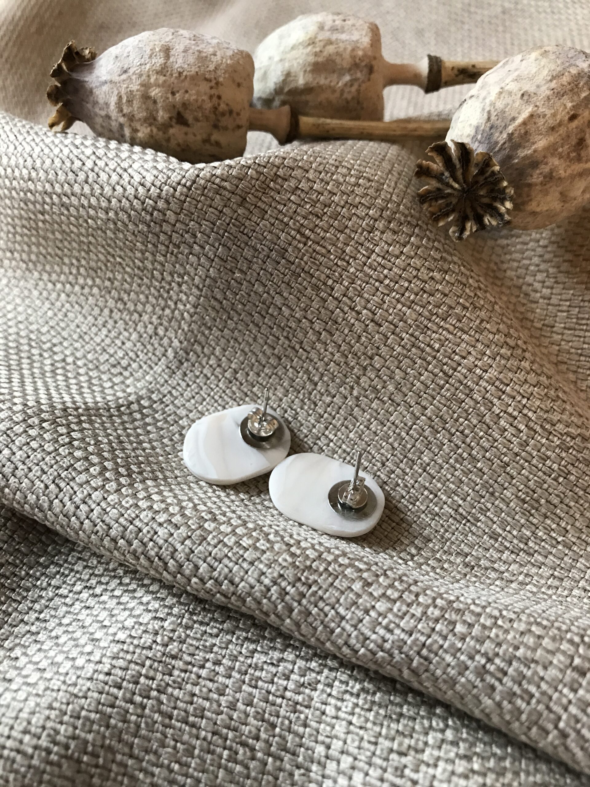 Jill studs achterkant Jill studs achterkant