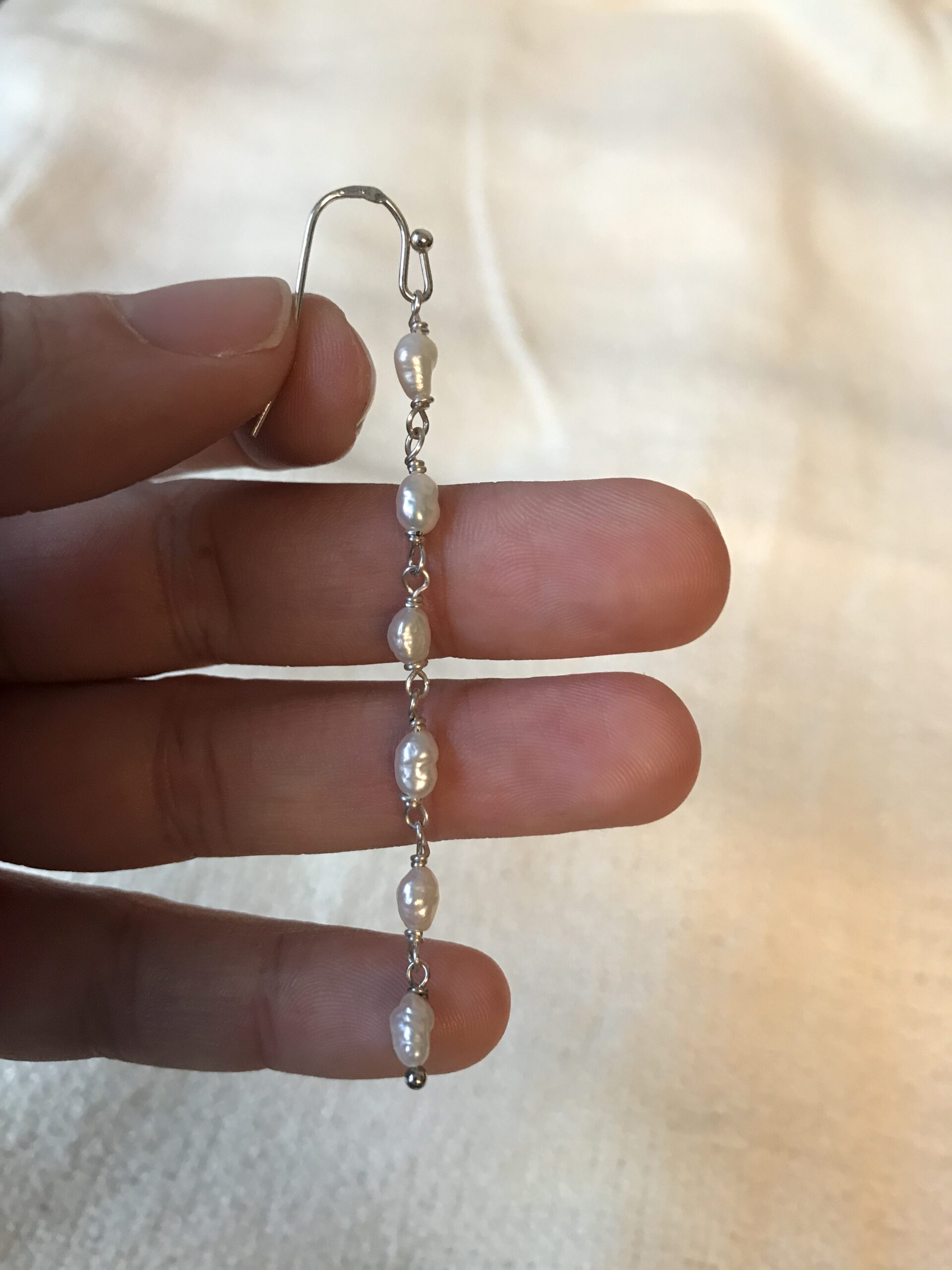 925 sterling zilveren oorring met natuurparel detail 925 sterling zilveren oorring met natuurparel detail