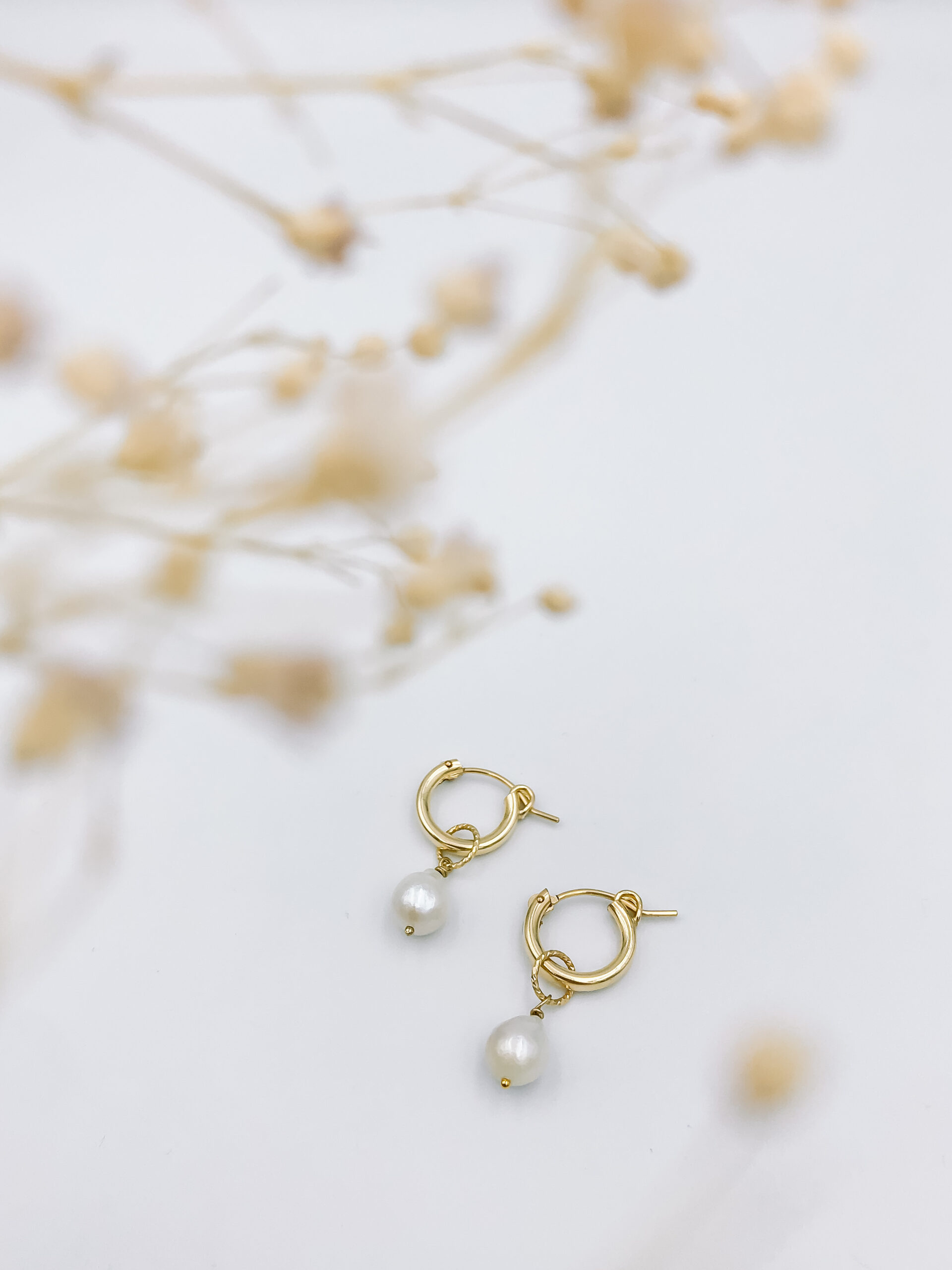 goldfilled creolen met parel2 goldfilled creolen met parel