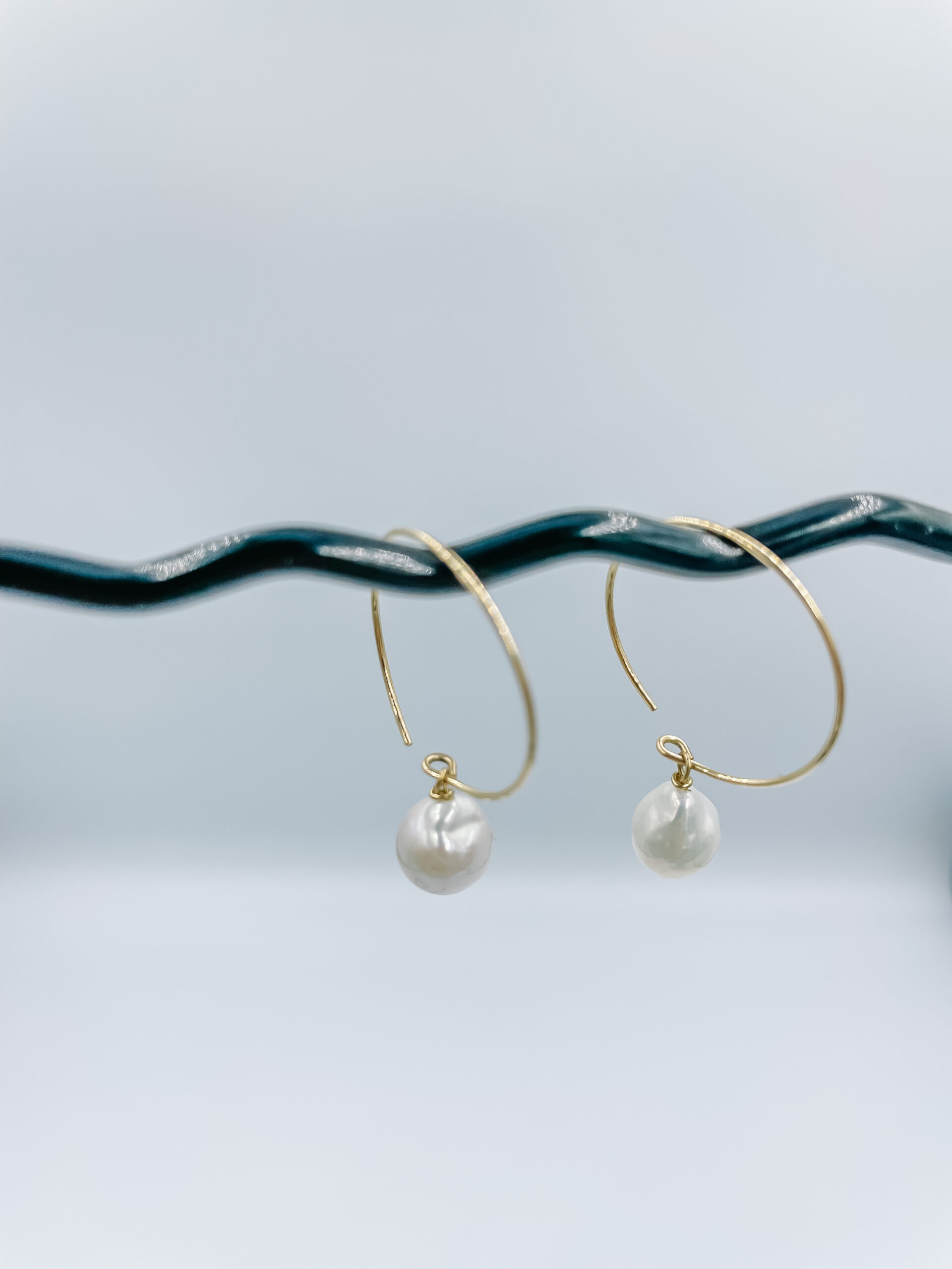 goldfilled hoop midi parel2 goldfilled hoop midi parel