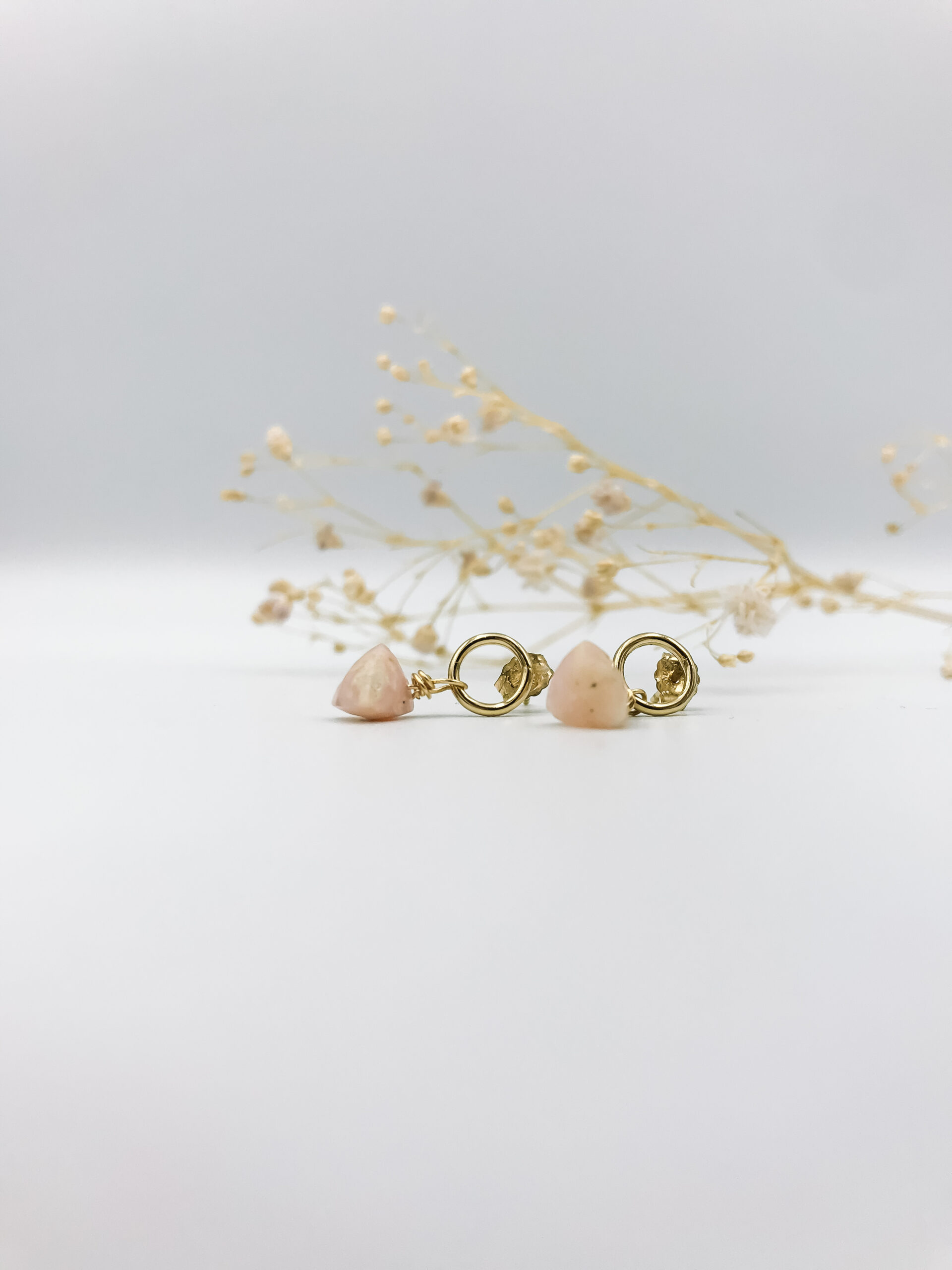 Goldfilled oorsteker lichtroze opaal4 Goldfilled oorsteker lichtroze opaal