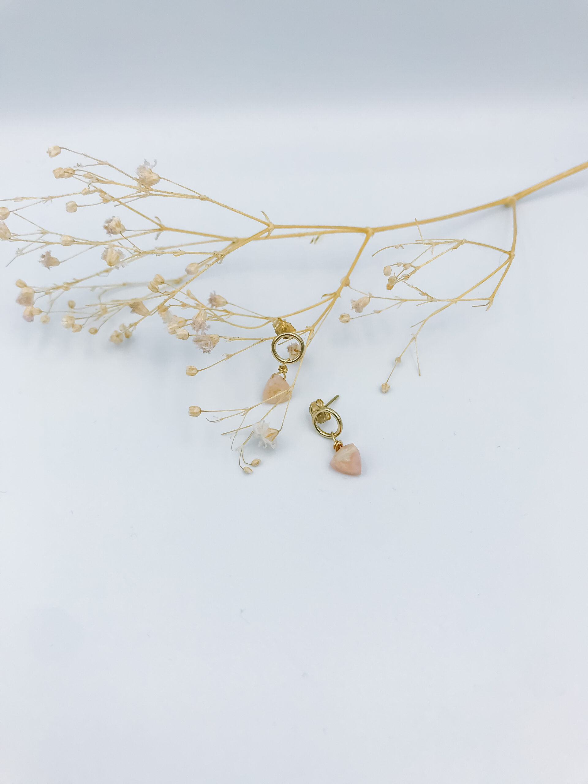 Goldfilled oorsteker lichtroze opaal2 Goldfilled oorsteker lichtroze opaal